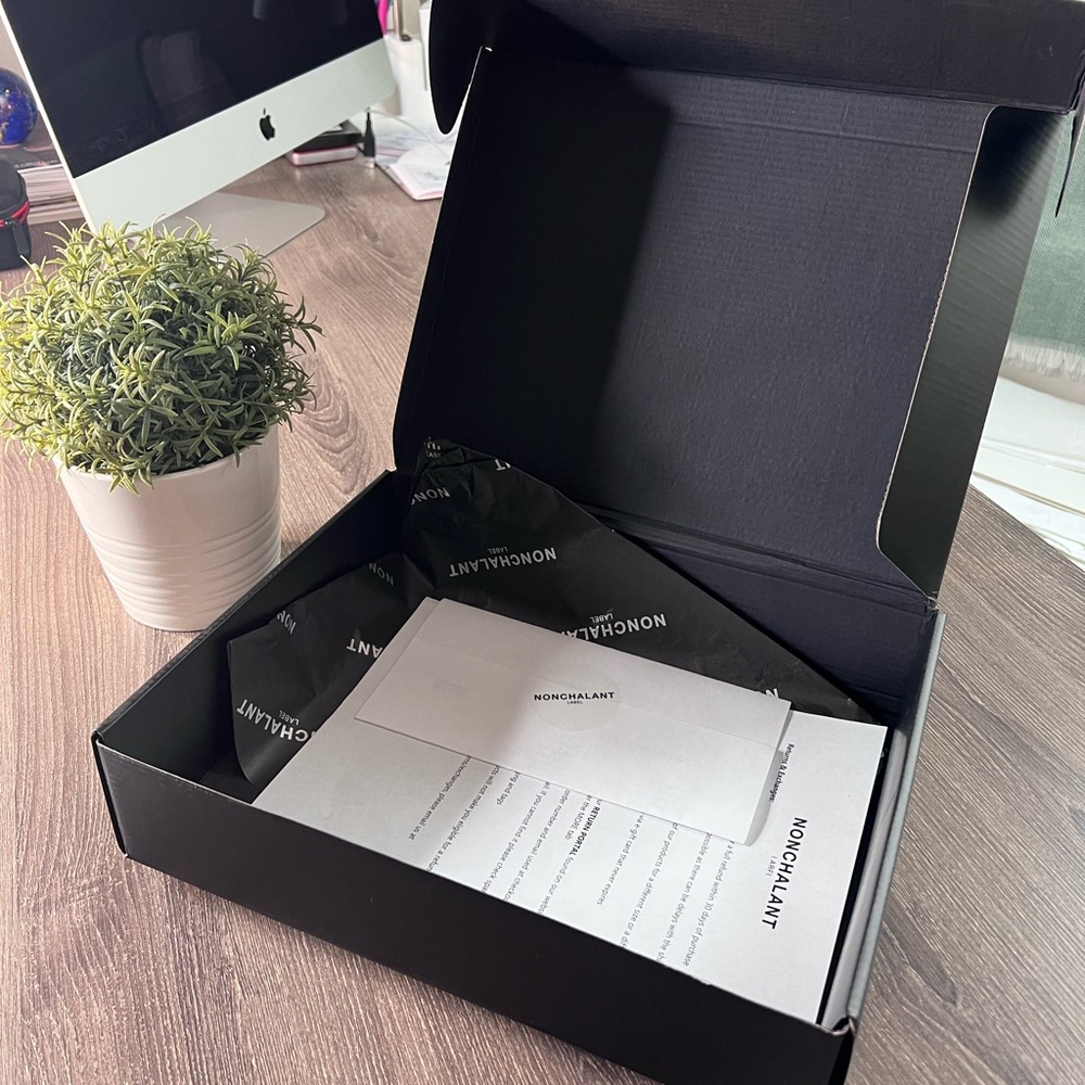 Nonchalant Label Empty Box With Tissues And Certi… - image 2